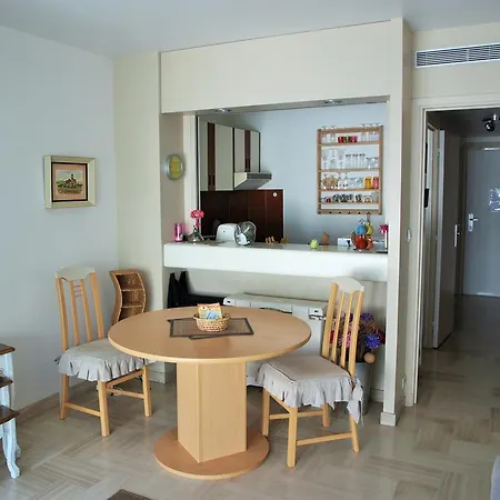 格雷德阿尔比奥公寓